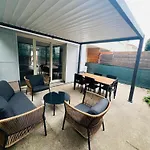 Villa Maison Familiale Avec Jardin 8ème *