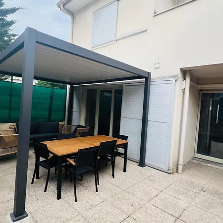 Maison Familiale Avec Jardin 8ème